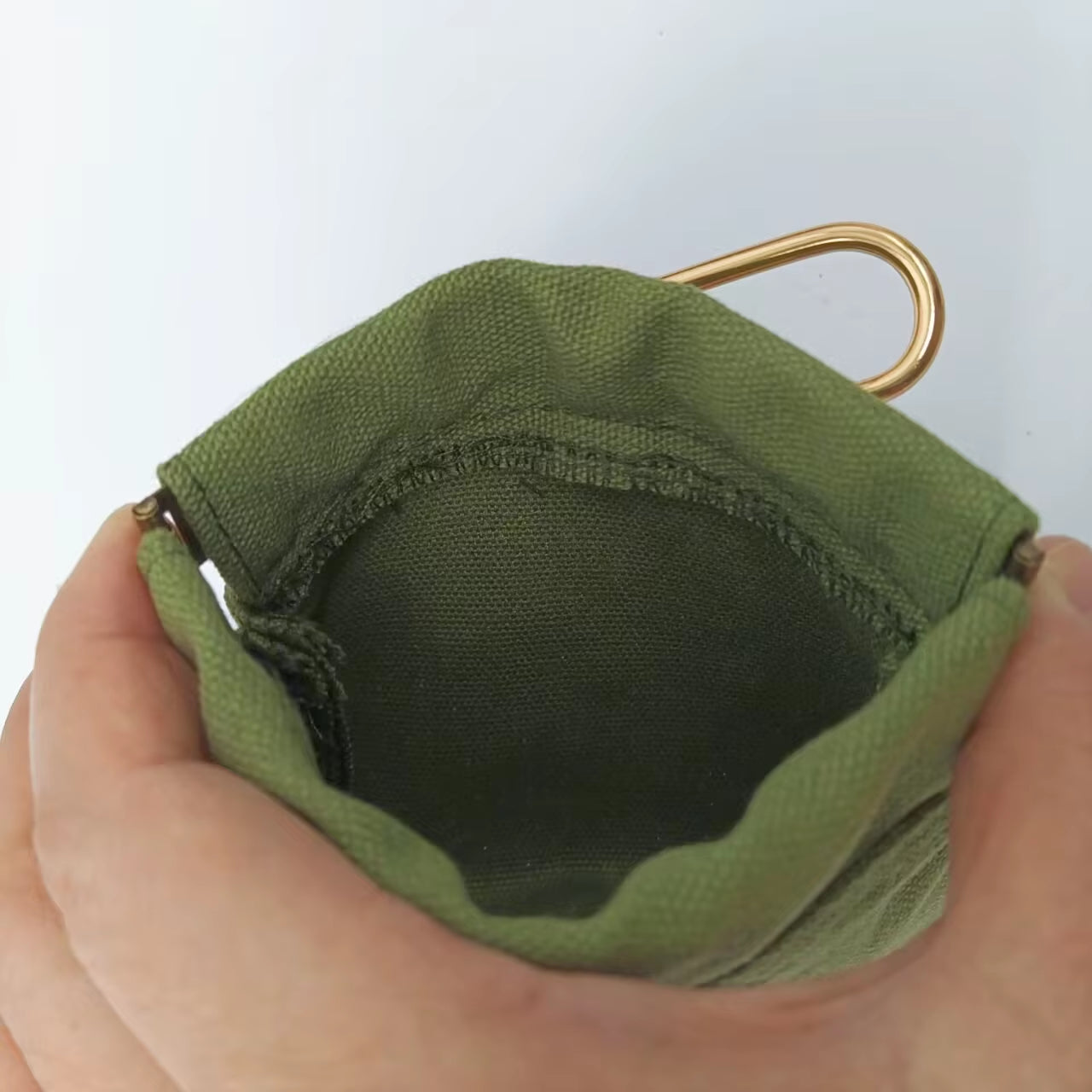 Portable Dog Training Treat Dispenser and Food Storage Container for Outdoor Use - Durable Pet Accessory